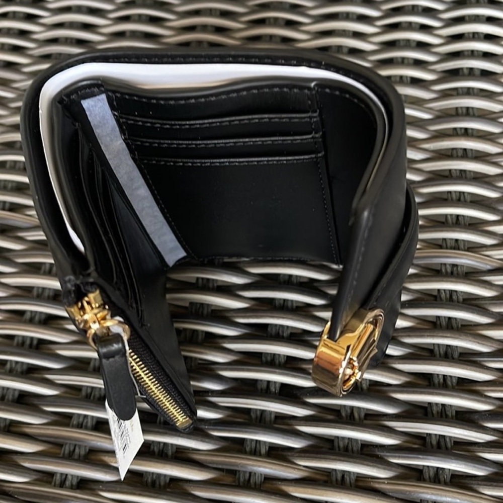 MICHAEL KORS CARMEN MEDIUM LOGO AND FAUX LEATHER WALLET BLACK - Picture 15 of 16